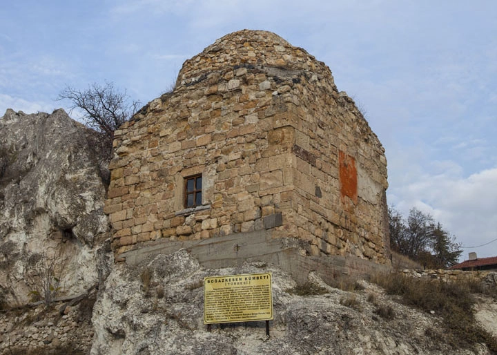 Boğazkesen Kümbeti