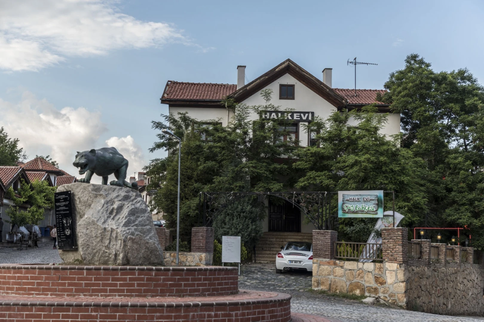 İmaret Meydanı ( Anadolu Parsı Heykeli ) - 3