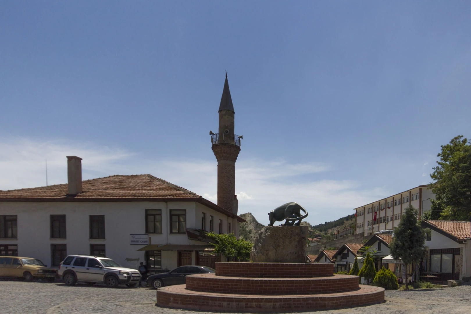 İmaret Meydanı ( Anadolu Parsı Heykeli ) - 1