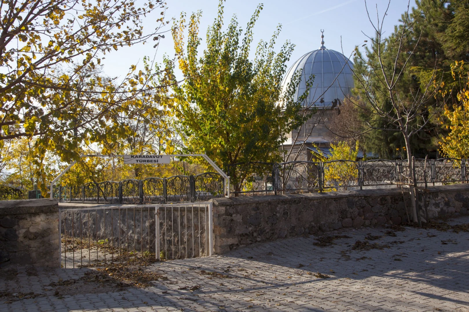 Karadavut Türbesi - 2